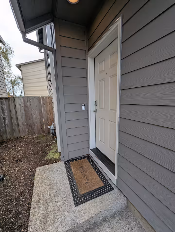 Exterior image 3