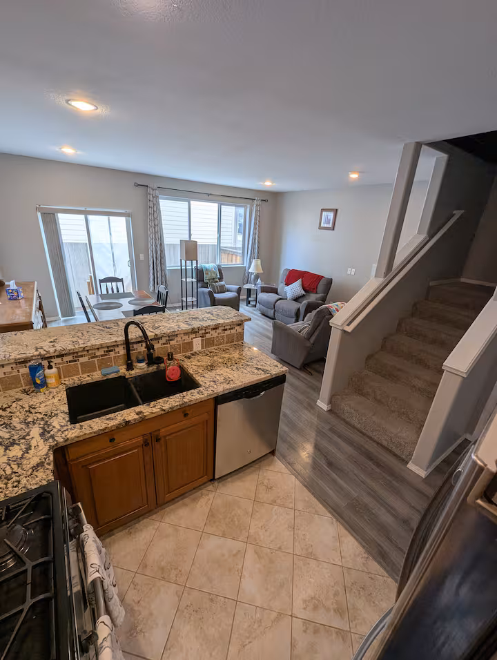 Full kitchen image 3