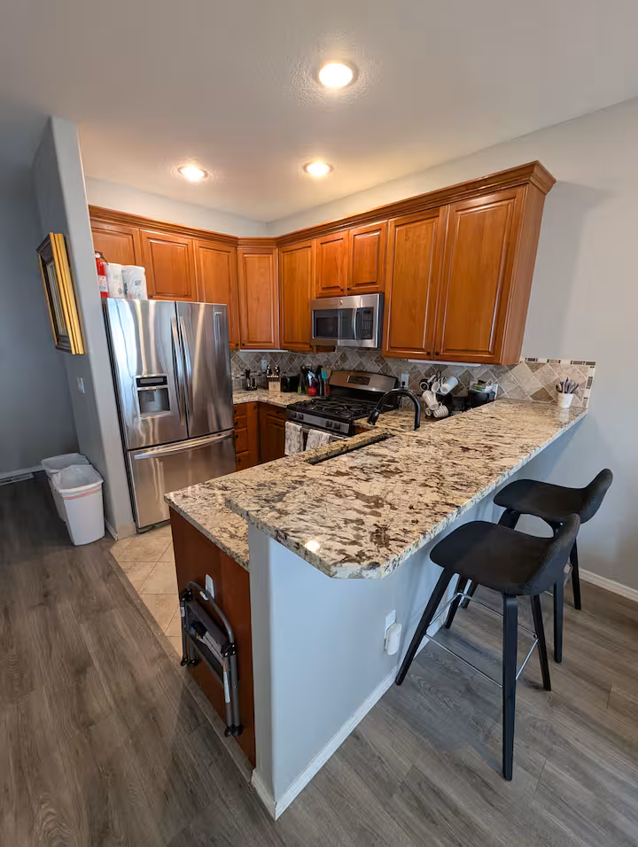 Full kitchen image 2
