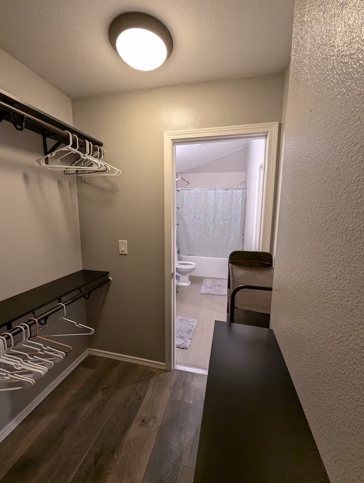 Full bathroom 1 image 3