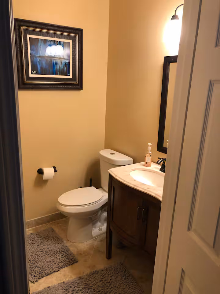 Half bathroom image 1