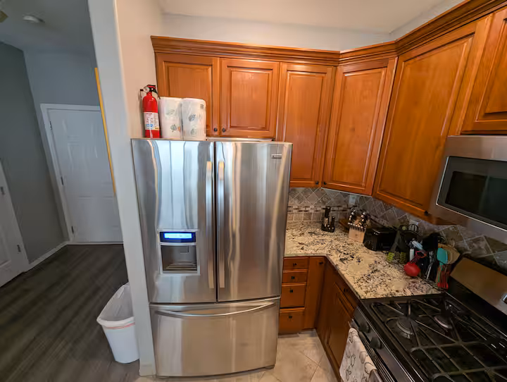Full kitchen image 1