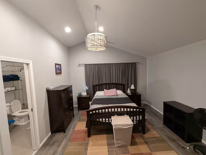 Bedroom 1 image 1