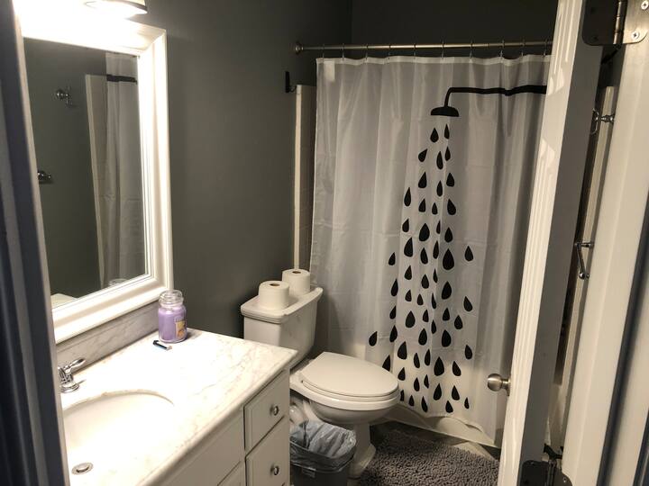 Full bathroom 2 image 1